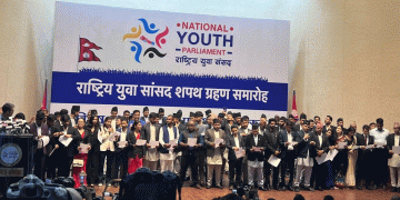 १६५ जना युवा सांसदले शपथ लिए
