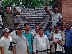 दुई सातादेखि आन्दोलनमा लुम्बिनी विकास कोषका कर्मचारी