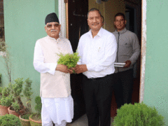 विप्लव निवासमै पुगे प्रचण्ड, भयो भेटवार्ता