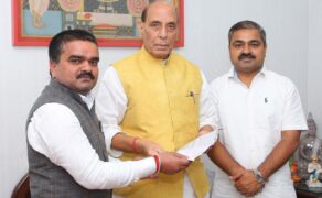 मधेशमा पर्यटन प्रवर्द्धन गर्न भारतीय रक्षामन्त्रीलाई ज्ञापन पत्र