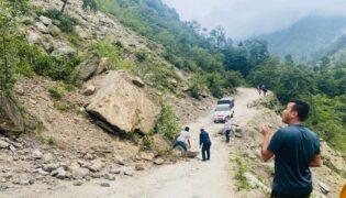 सिस्नेरी सडक अवरुद्ध, पहिरो पन्छाउन ३ मेसिन प्रयोगमा