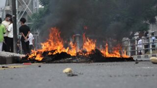 ललितपुरमा विरोध प्रदर्शन, सुरक्षाकर्मीको सवारीसाधन जलाइयो