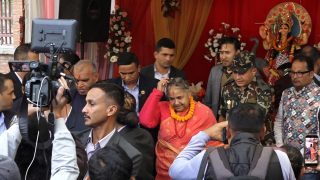 प्रधानमन्त्री कार्कीद्वारा कमलपोखरीमा छठीमाईको पूजा
