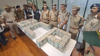 भारतमा केन्द्रीय बैंकका अधिकारी बनेर फिल्मी शैलीमा लुटियो ७ करोड !