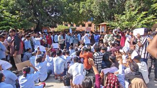 श्रमशोषण भएको भन्दै स्वास्थ्यकर्मीहरुले निकाले विरोध जुलुस