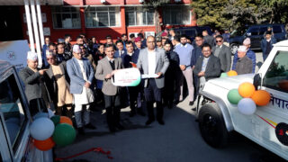 निर्वाचनको लागि भारतले दियो ६१ वटा गाडी
