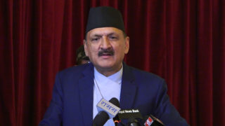 प्रकाशशरण महत भन्छन्– शेरबहादुर देउवा अरू नेतालाई टिकटमा हस्ताक्षर गर्न दिन तयार हुनुहुन्छ
