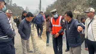 धादिङ बस दुर्घटनास्थलमा राजेन्द्र पाण्डेको अनुगमन, उद्धार र उपचारमा समन्वय