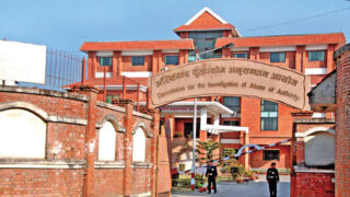 रौतहट जिल्ला अदालतका डिठ्ठा घुससहित नियन्त्रणमा