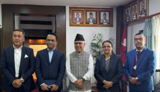 वित्तीय क्षेत्रका नियामक निकाय प्रमुखहरूसँग अर्थमन्त्री खनालको बिदाई भेट