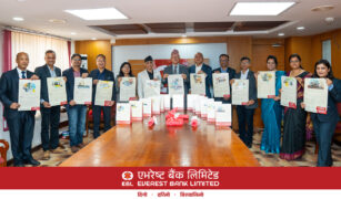 एभरेष्ट बैंकद्वारा २०८३ सालको क्यालेन्डर अनावरण