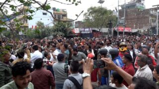 मकवानपुरका दुवै निर्वाचन क्षेत्रमा रास्वपाको अग्रता, मतगणनास्थल बाहिर समर्थकहरूको भीड