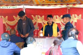 मतदान गर्दै चन्द्र ढकालले भने: ‘सक्षम नेतृत्वबाट मात्रै समृद्धि सम्भव’