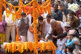 पशुपति आर्यघाटमा ओलीका पिता मोहनप्रसाद ओलीको गरियो अन्त्येष्टि