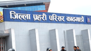 प्रहरी हिरासतमा रहेकालाई छुटाइदिने भनी ठगी गर्ने २ जना पक्राउ