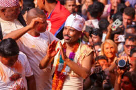 तस्बिरमा हेर्नुहोस् भक्तपुरको जिब्रो छेड्ने जात्रा