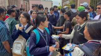 परीक्षा केन्द्रमै नोबेल एकेडेमीको प्रचार, परीक्षा दिइरहेका विद्यार्थी प्रभावित