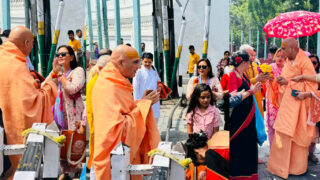 स्वामी अवधेशानन्द गिरीद्वारा जीवित देवी कुमारीको दर्शन, धार्मिक पर्यटक बढ्ने अपेक्षा