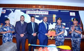सन नेपाल लाइफ इन्स्योरेन्सद्वारा सशस्त्र प्रहरीलाई विपद् उद्धार सामग्री हस्तान्तरण