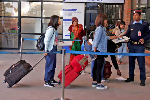 काम खोज्दै जेठमा विदेशिए ६१ हजार नेपाली