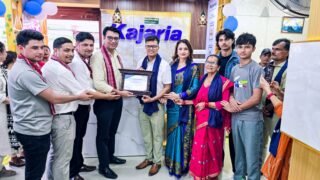 चितवनको रत्ननगरमा कजारिया रमेश टायल्सको नयाँ शोरुम उद्घाटन