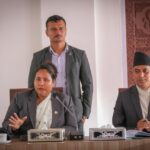 माइतीघरमा गोलभेँडा फ्याँकेर प्रदर्शन गर्ने किसानसँग कृषिमन्त्री चौधरीले गरिन् छलफल