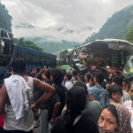चितवनमा तीन ओटा गाडी एक आपसमा ठोक्किए, ३३ जना घाइते
