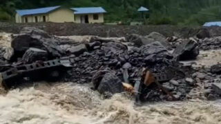 रामेछापको लाछेवारमा पहिरो: होटल र दुई पक्की पुल बगायो, हाइड्रोको ड्याममा क्षति