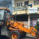 मन्त्रीको निर्देशनपछि कोशी अस्पतालको अतिक्रमित क्षेत्रमा चल्यो डोजर