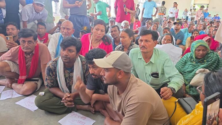 आन्दोलनरत मिटरव्याज पीडितहरुसँग वार्ता गर्न सरकारले बनायो समिति, के छन् माग ?