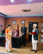 त्रिवि सेवा आयोगका नवनियुक्त अध्यक्ष थापाले लिए शपथ