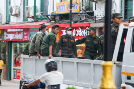 गणेश नेपाली प्रकरणपछि सडकबाट हराएका नगर प्रहरी फेरि फर्किए सडकमा (तस्विरहरू)